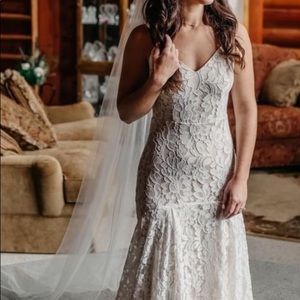 Wedding dress (lace)